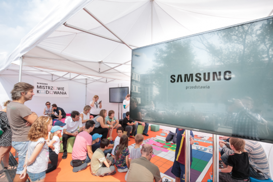 Together with Copernicus, Samsung launched the Coding Master’s zone, the first publicly accessible zone where everyone could learn the basics of programming free of charge.